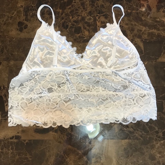 🎉2XHP🎉White Lace Crop Top Bralette! - Picture 4 of 5